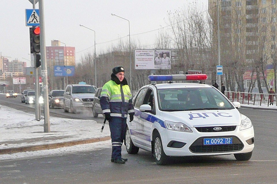 Пьяная автомобилистка из Тюмени 8 марта побила сотрудника ДПС