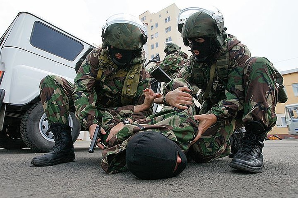 Сейчас российские правоохранители устанавливают его пособников пойманного террориста
