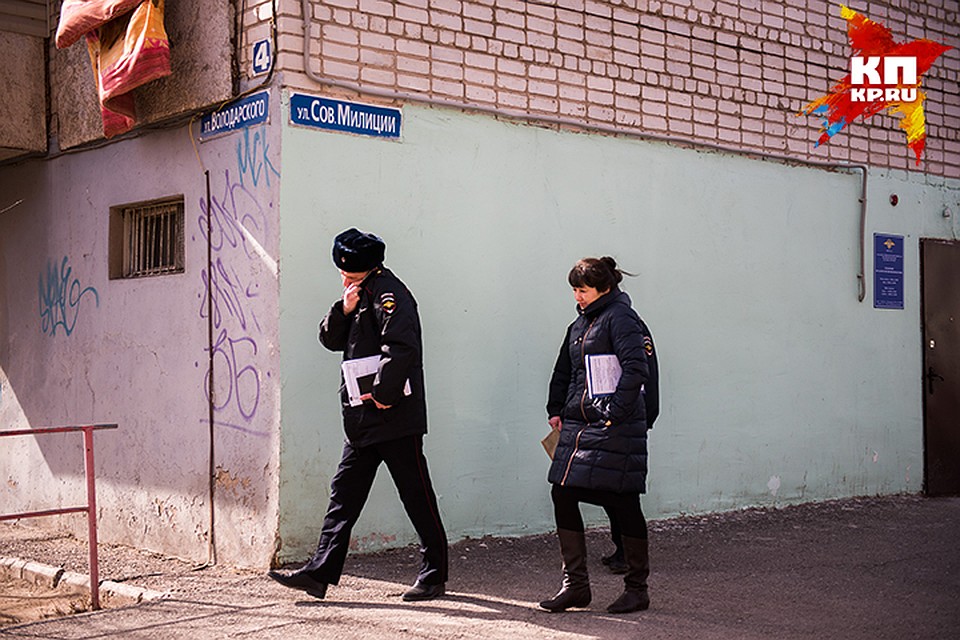 Полицейским удалось установить личность злоумышленника. Им оказался 37-летний знакомый потерпевшей семьи.