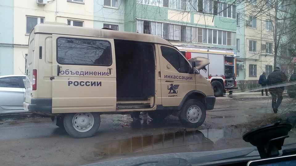 В Волгограде сгорела машина инкассаторов. Фото: Александра Белоусова