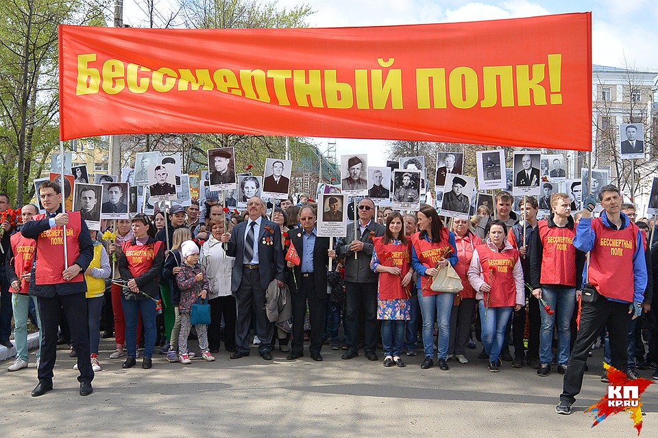 В прошлом году «Бессмертный полк» в Кирове собрал более 6 тысяч человек.