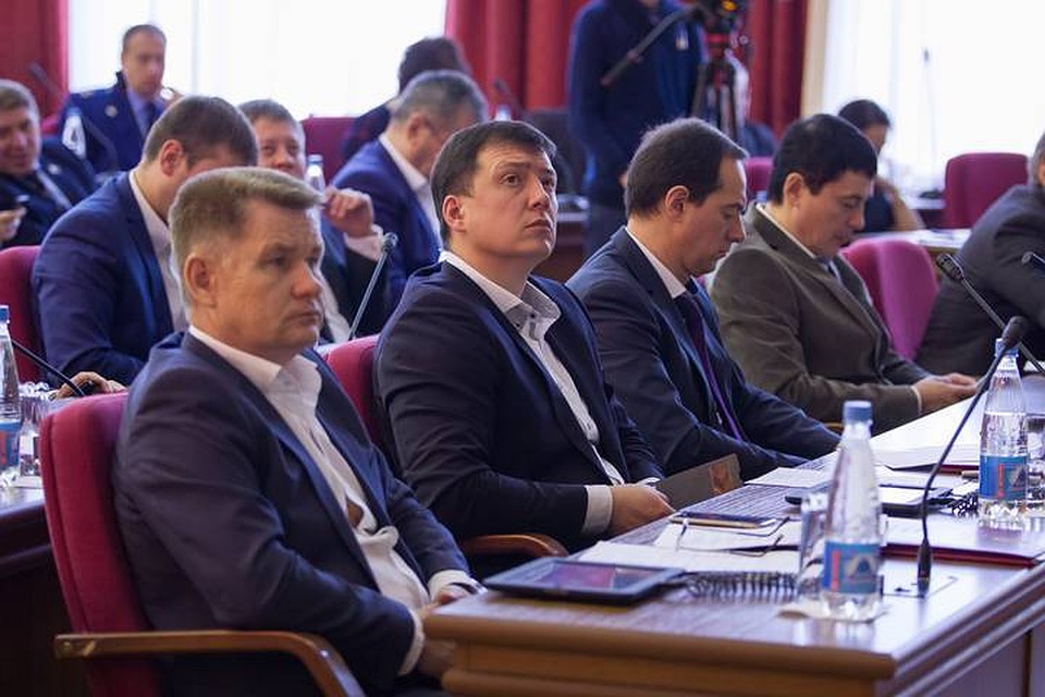 При оценке работы Главы за 2016 год 34 депутата проголосовали «за», 1 — «против», 1 — воздержался