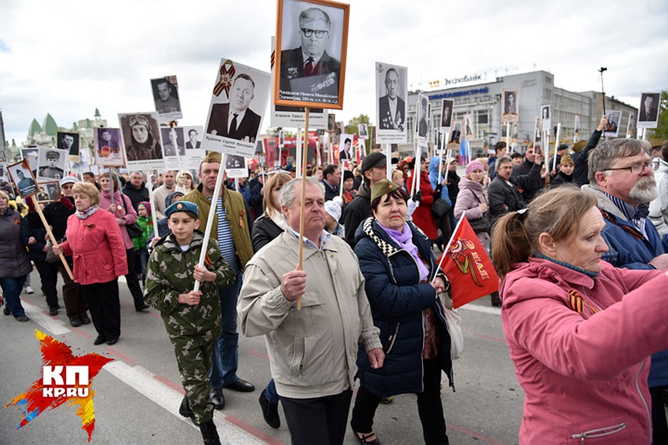 В 2016 году акция в Новосибирске побила рекорд: в рядах «Бессмертного полка» прошли около 250 тысяч сибиряков.