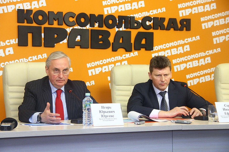 В пресс-центре «Комсомольской правды» в Нижнем Новгороде» президент Российского союза автостраховщиков Игорь Юргенс и заместитель исполнительного директора Российского союза автостраховщиков Сергей Ефремов.