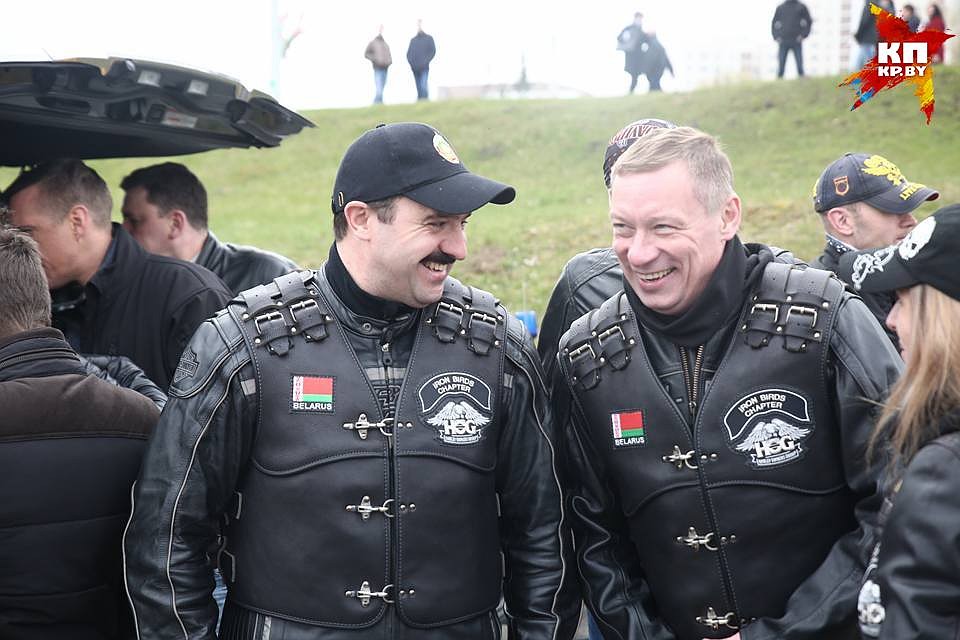 Виктор Лукашенко и начальник ГАИ Беларуси Дмитрий Корзюк открыли мотосезон.