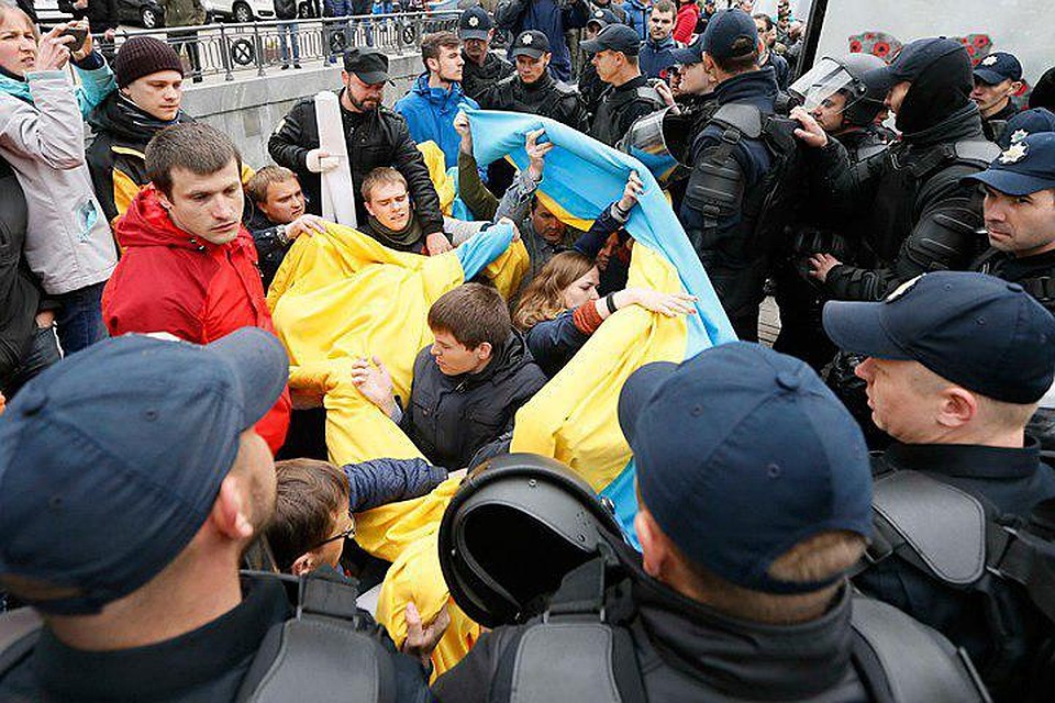 Несмотря на угрозы и беснования националистов, тысячи киевлян не побоялись выйти в день Победы на акцию «Бессмертный полк»