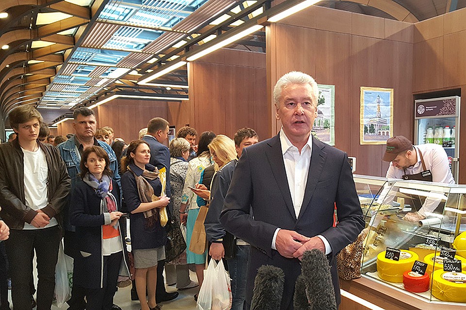 Сергей Собянин на открытии нового рынка.