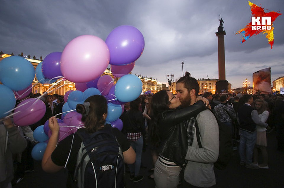 Метро и автобусы в Петербурге будут работать в ночь «Алых парусов»