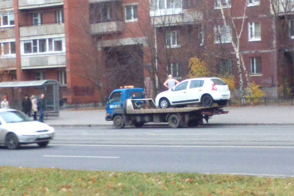 Петербуржец пойдет под суд за кражу 3-х машин на эвакуаторе