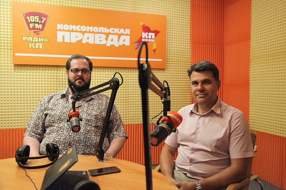 Специалисты ГБУЗ СК "Петровская районная больница": главный врач Андрей Попов, заведующий отделением анестезиологии - реанимации Николай Чурилов