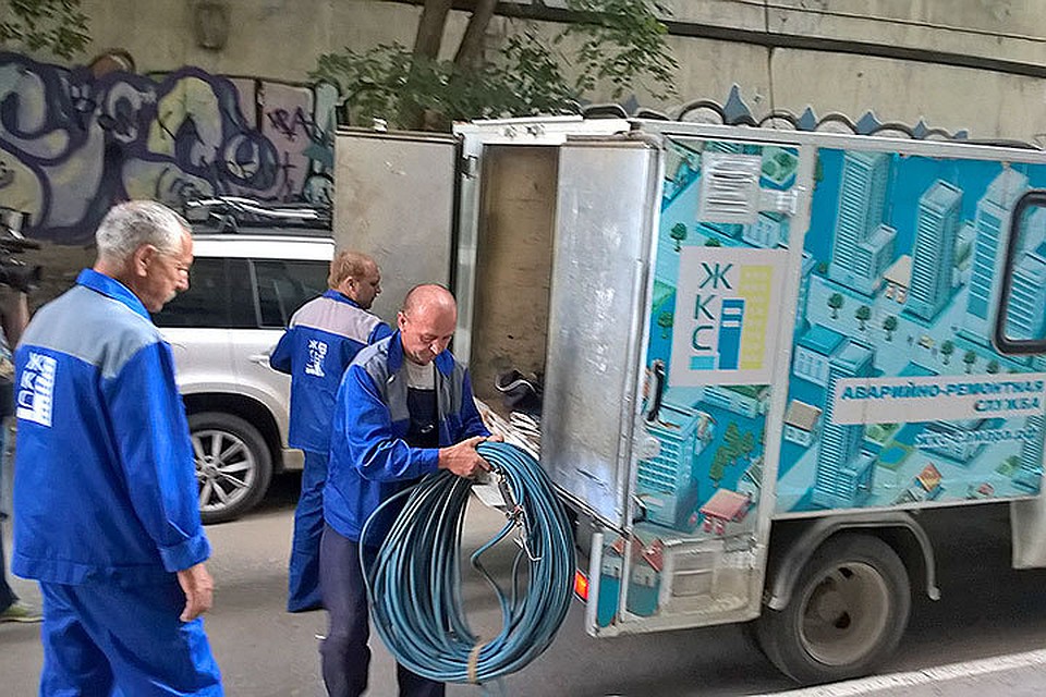 Аварийные бригады должны приехать на вызов не позже, чем через час.