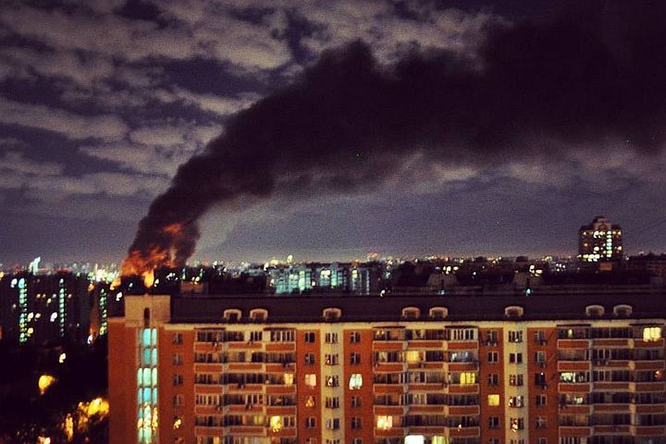 Крупный пожар на складе на севере Москвы. Фото: instagram @ellkaripidou