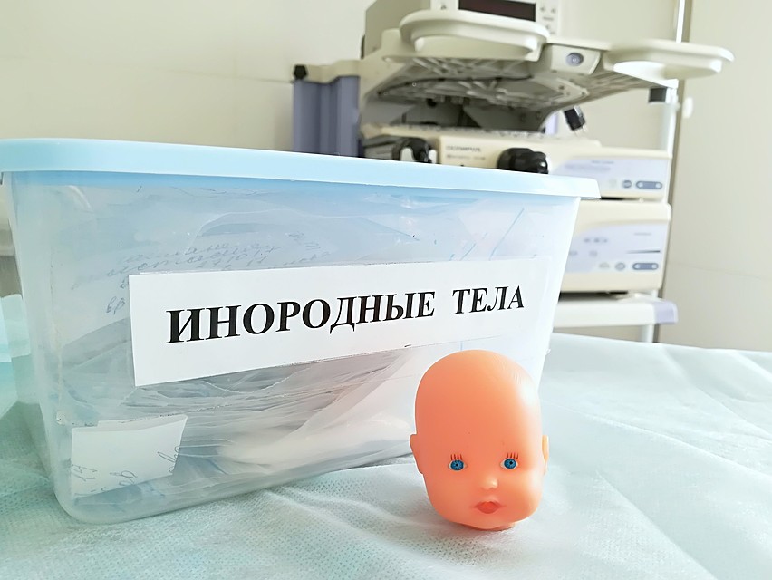 Работу медиков осложнял и вес игрушки, увеличившийся из-за скопившейся в полости изделия жидкости