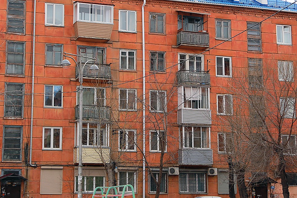 Двое братьев, одному 16 лет, другому 5, были дома одни