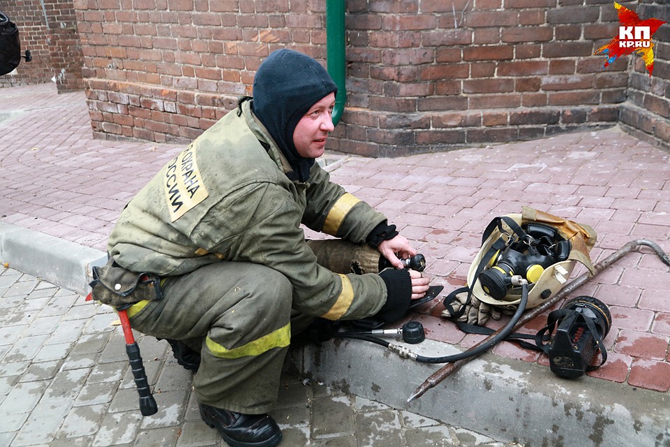 Пожар произошел рядом с Покровским собором в Барнауле Фото: Олег УКЛАДОВ