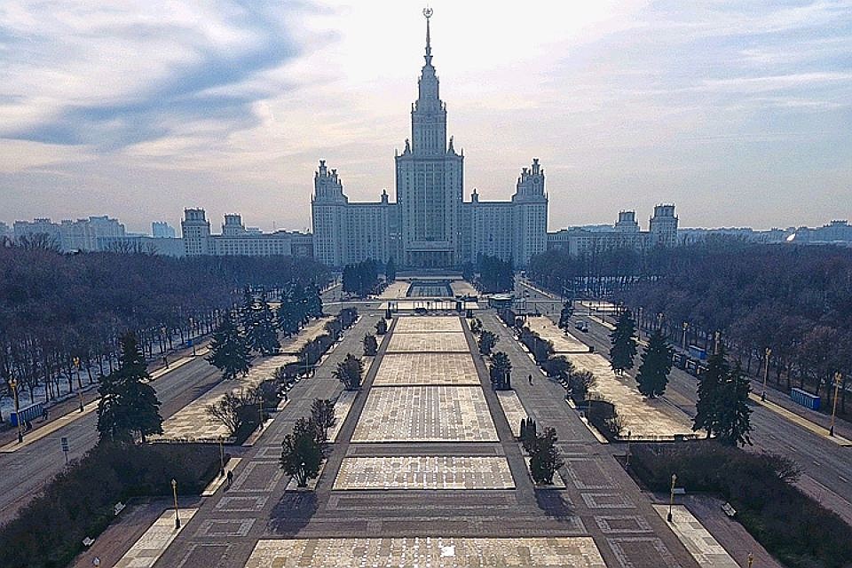 Здание МГУ эвакуируют из-за сообщения о бомбе