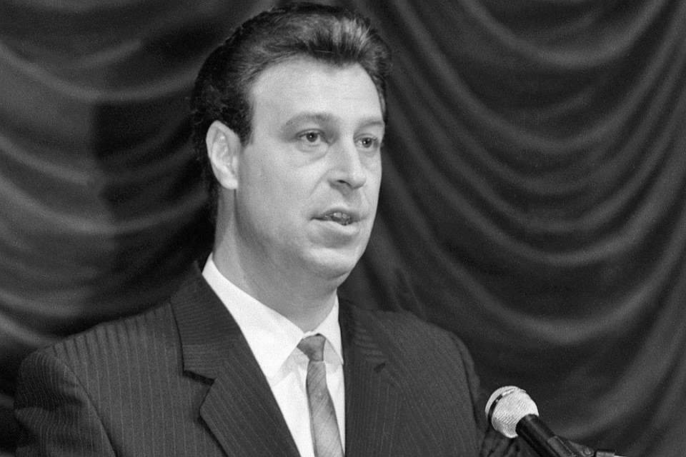 1991 г. Первый секретарь ЦК ВЛКСМ Владимир Зюкин во время выступления на съезде в киноконцертном зале столичной гостиницы "Орленок". ФОТО Соболев Валентин/Фотохроника ТАСС