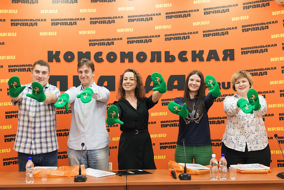 Победителям достался не только скоростной интернет, но и яркие и теплые варежки