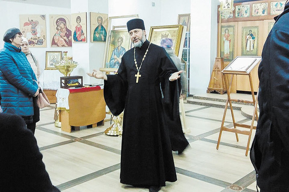 Настоятель храма Новомучеников и исповедников российских отец Павел Базаров