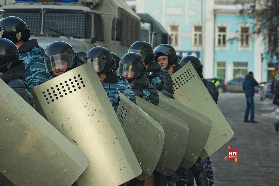 В городе эвакуируют торговые центры, школы и вокзалы