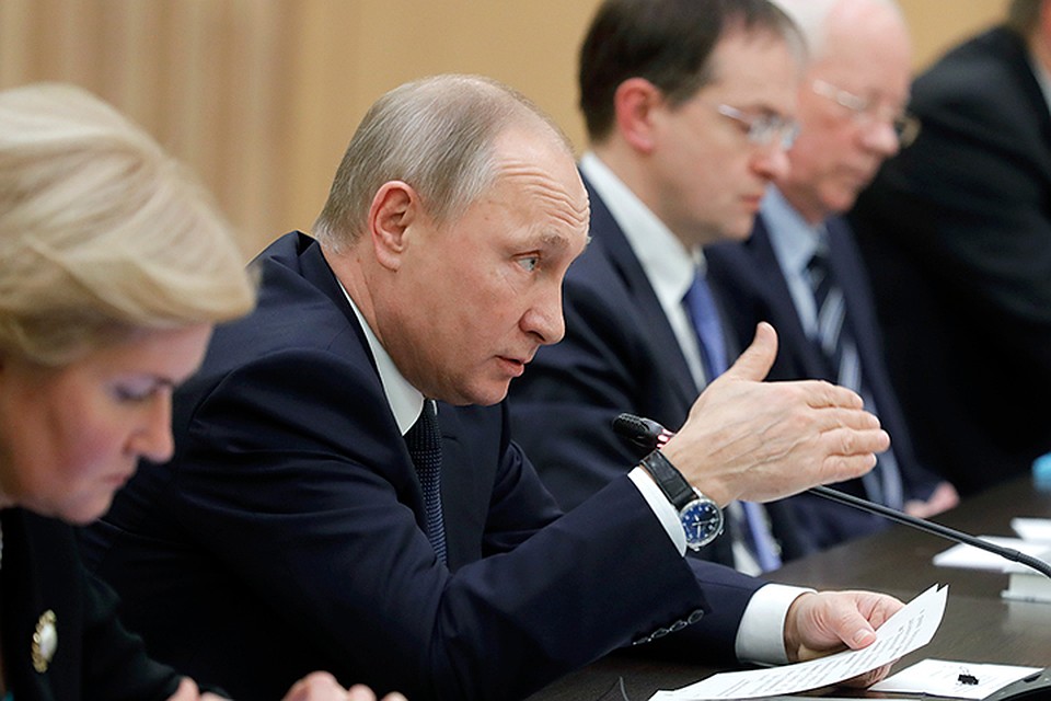 Владимир Путин встретился с членами попечительского совета Мариинского театра в здании Новой сцены Мариинского театра. Фото Михаил Метцель/ТАСС
