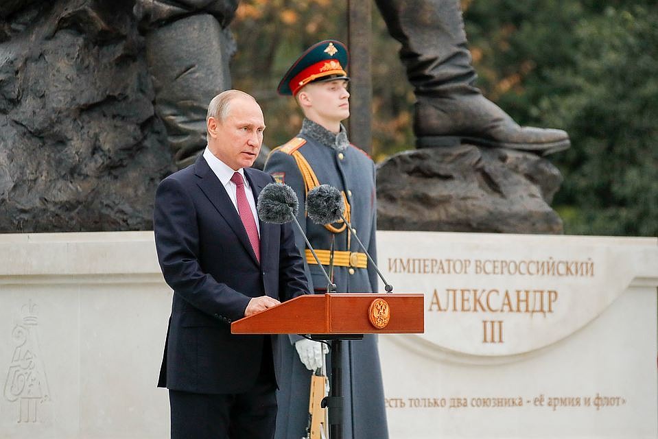 Президент России Владимир Путин на открытии памятника Александру III. Фото: Михаил Метцель/ТАСС