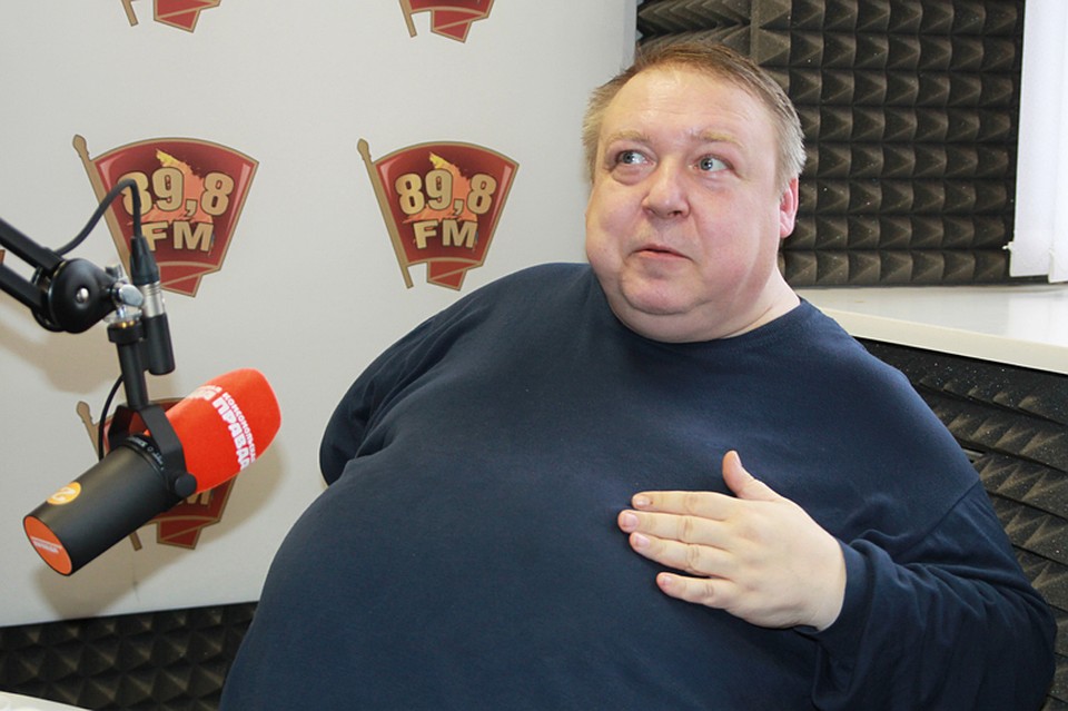 Актер Александр Семчев в студии радио "Комсомольская правда".