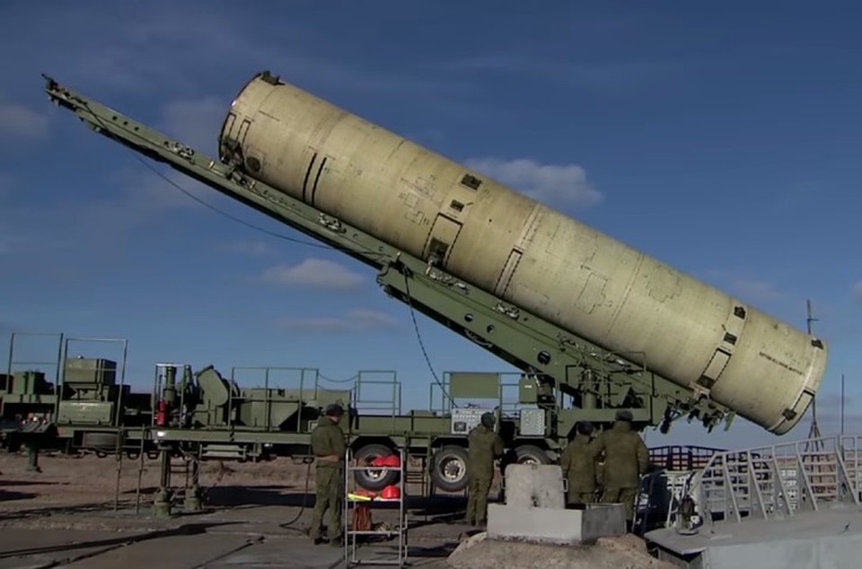 Подготовка к испытанию новой модернизированной ракеты системы ПРО