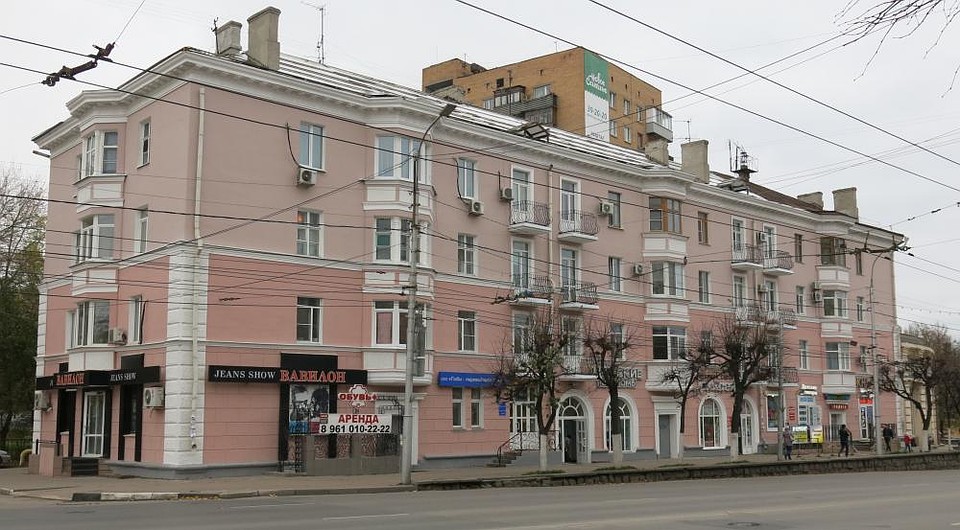 Как бы ни возмущались рязанцы, но то, что центр города благодаря капремонту фасадов преобразился – не заметить невозможно.