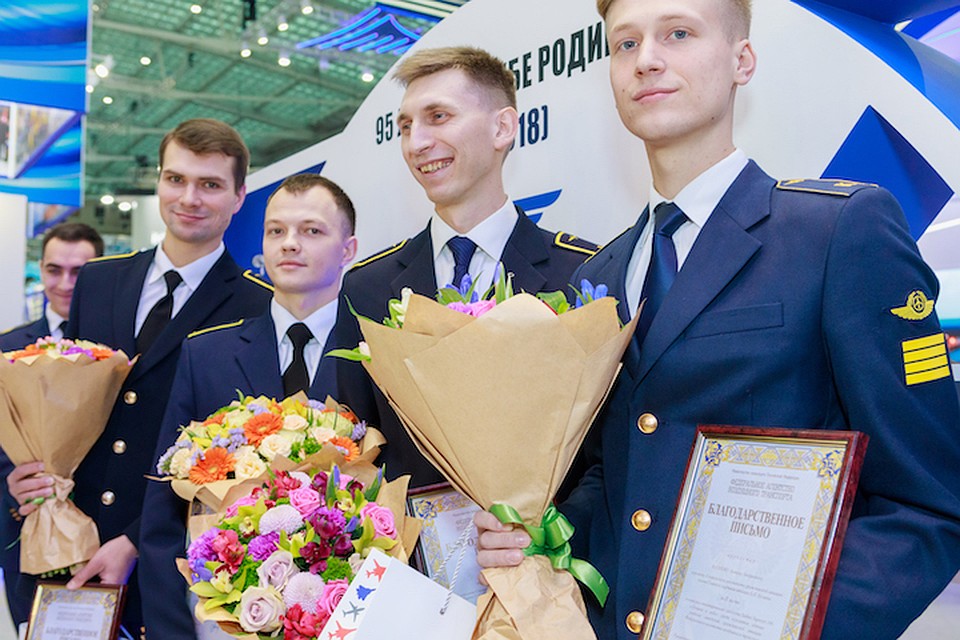 Награды победителям конкурса "Лучший в небе" вручили на торжественной церемонии в Гостином дворе. Фото предоставлено организаторами конкурса.