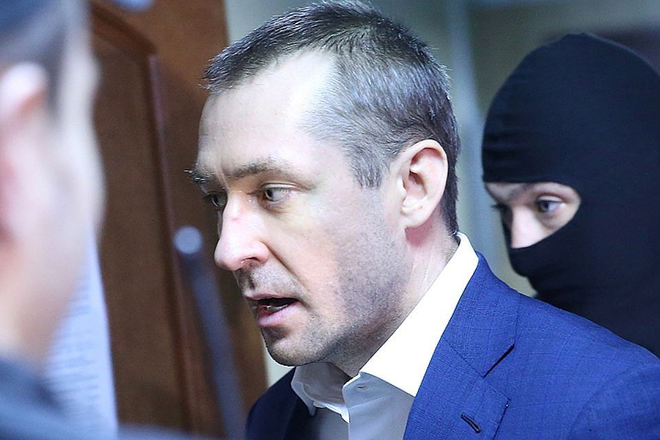 Дмитрий Захарченко, обвиняемый в получении взятки и злоупотреблении должностными полномочиями, в Пресненском суде. ФОТО Антон Новодережкин/ТАСС