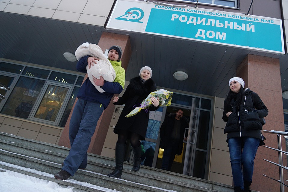 Ежемесячная выплата положена только тем малообеспеченным семьям, в которых ребенок появился на свет с 1 января 2018 года.