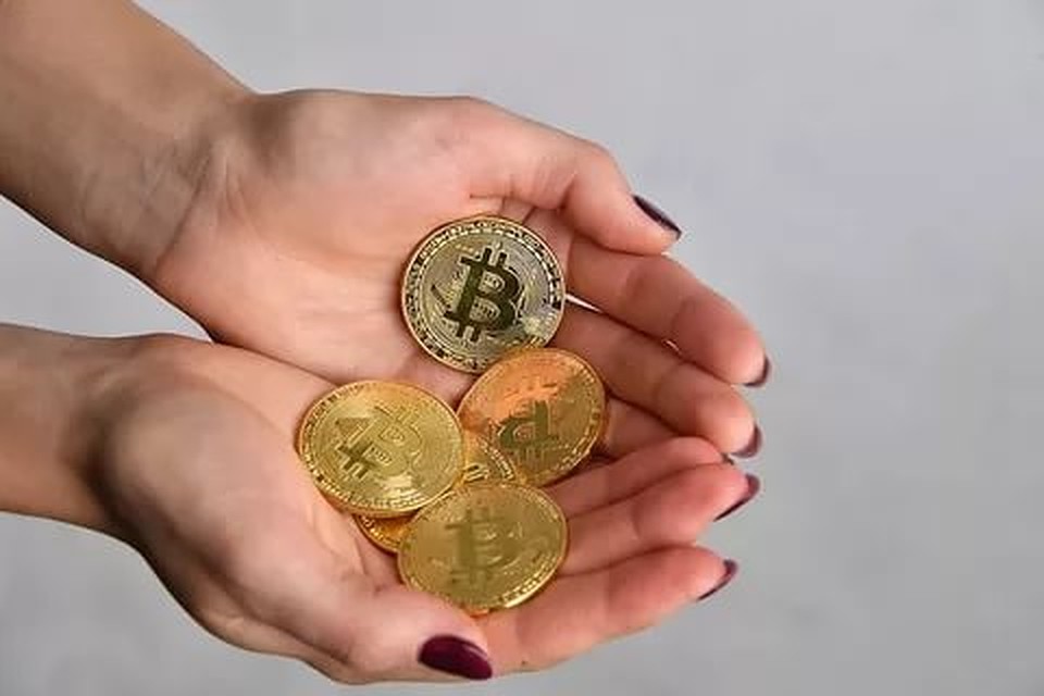 Лучшим другом девушек уже стали не бриллианты, а биткойны