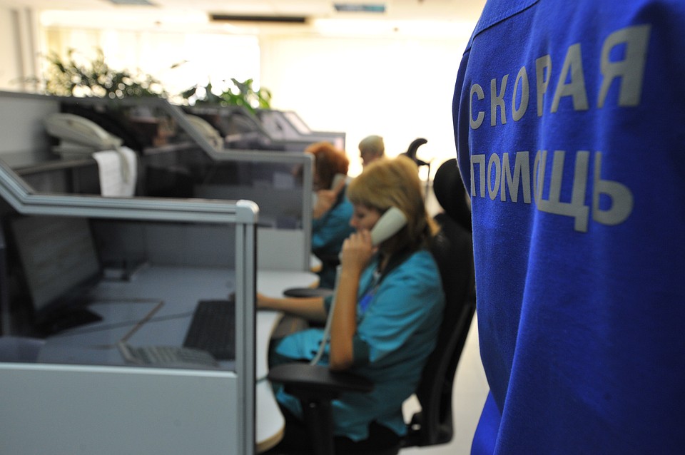 Пострадавшую под колесами автомобиля печерянку доставили в районную больницу для оказания медицинской помощи.