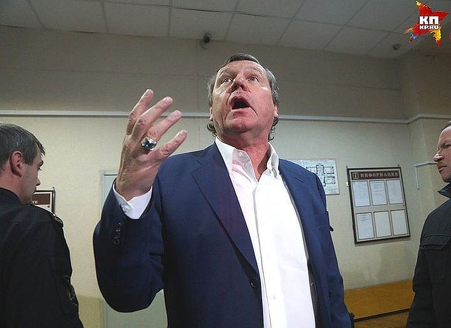 Бард Александр Новиков заявил, что дома скандального поселка "Бухта Квинс", достроены
