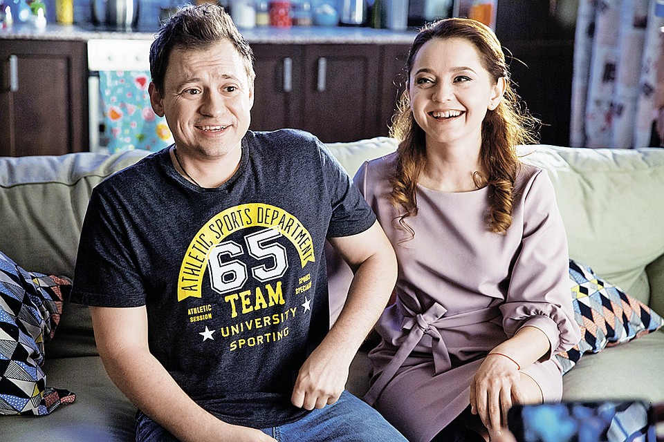 Андрей Гайдулян и Валя Рубцова в сериале муж и жена, а в жизни друзья. Фото: канал ТНТ