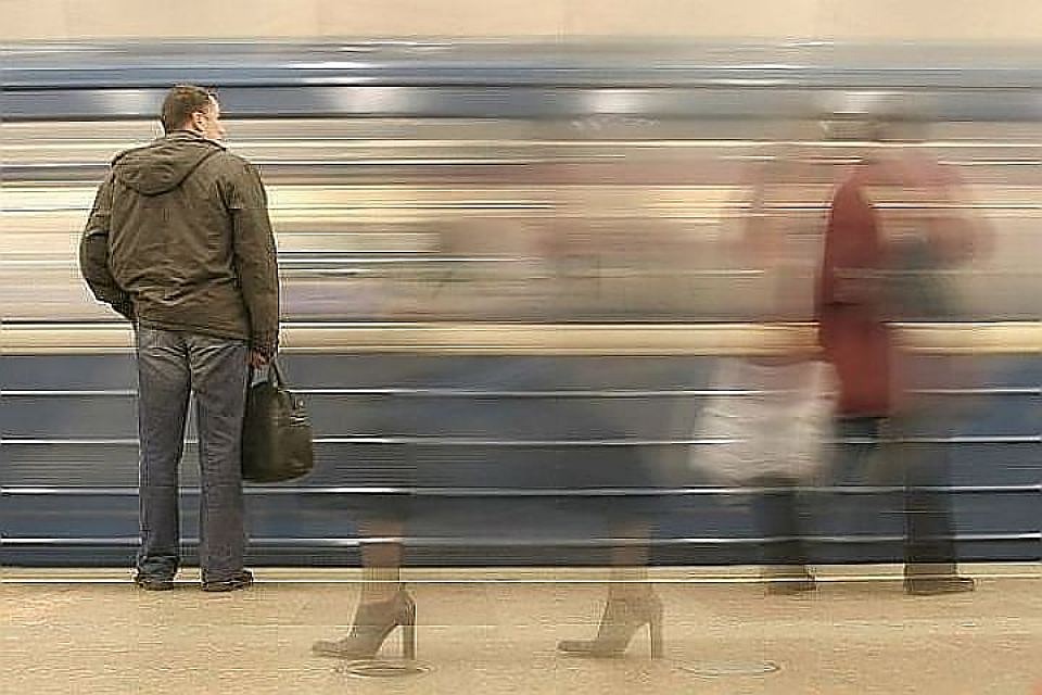 Причиной закрытия снова стали забытые кем-то вещи.