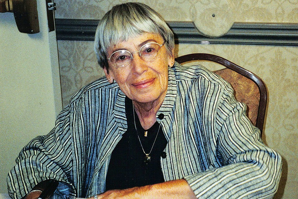 Урсула Ле Гуин скончалась 22 января 2018 года в возрасте 88 лет.