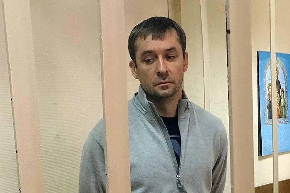 Захарченко-младший находится под стражей и обвиняется в получении взятки.