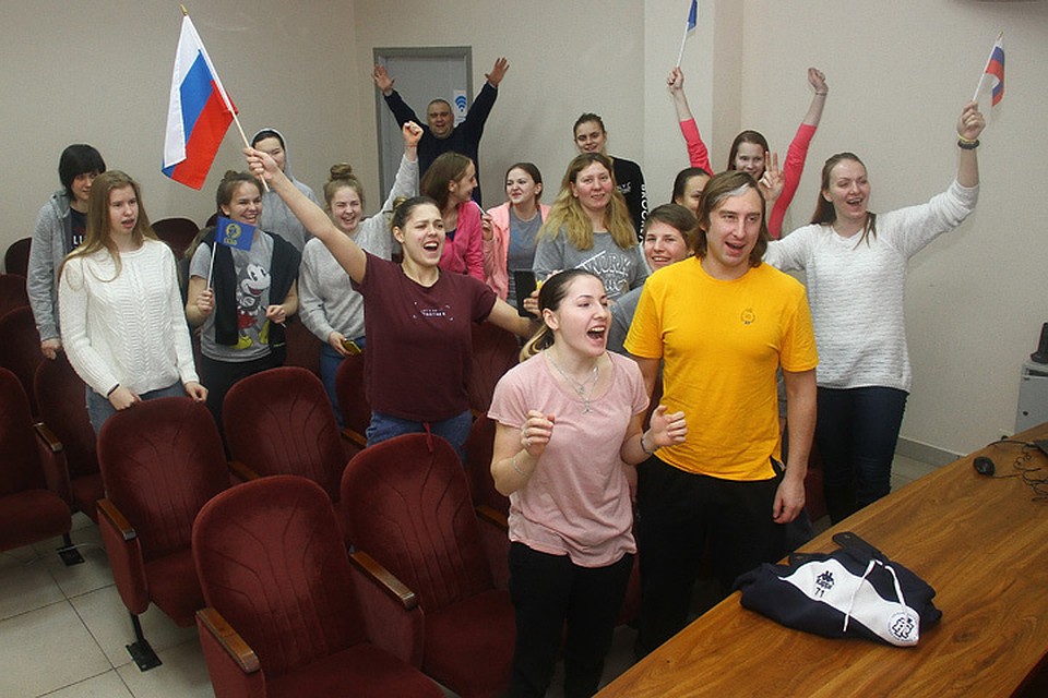 Команда "СКИФ" поболела за женскую сборную России по хоккею вместе с журналистами "Комсомолки".