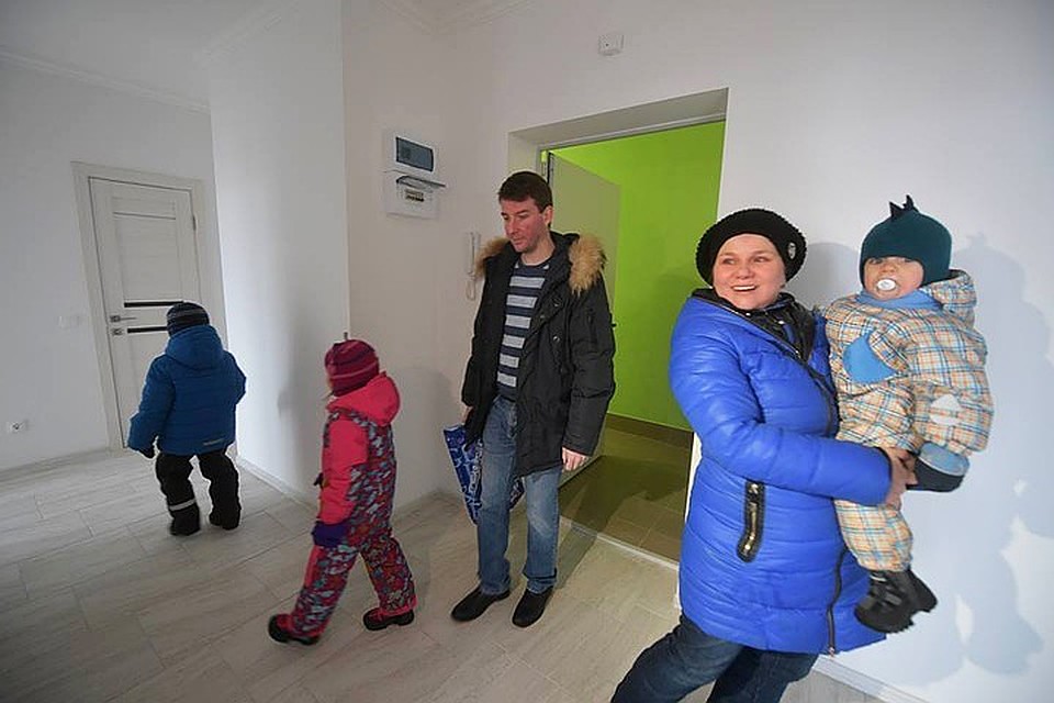 В новых квартирах прихожие - в футбол играть можно!