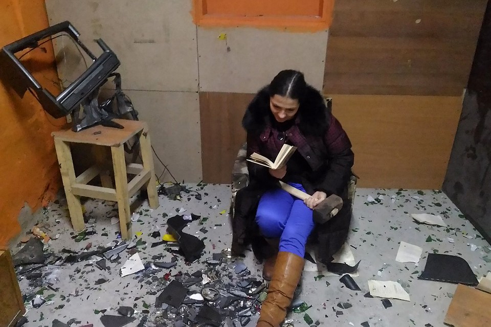 в Барнауле открылся первый аттракцион-антистресс «Ustroy Destroy». Фото Алексея Фурсова.