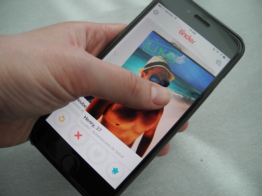 Слово "свайп" стало популярно именно благодаря приложению Tinder