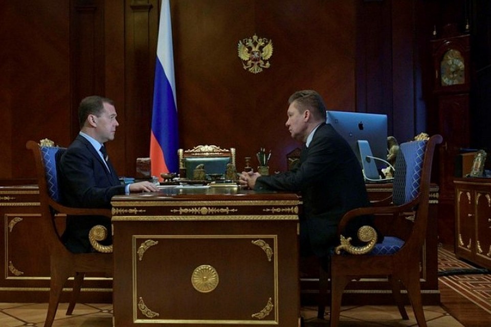 Премьер-министр России Дмитрий Медведев провел встречу с главой «Газпрома» Алексеем Миллером