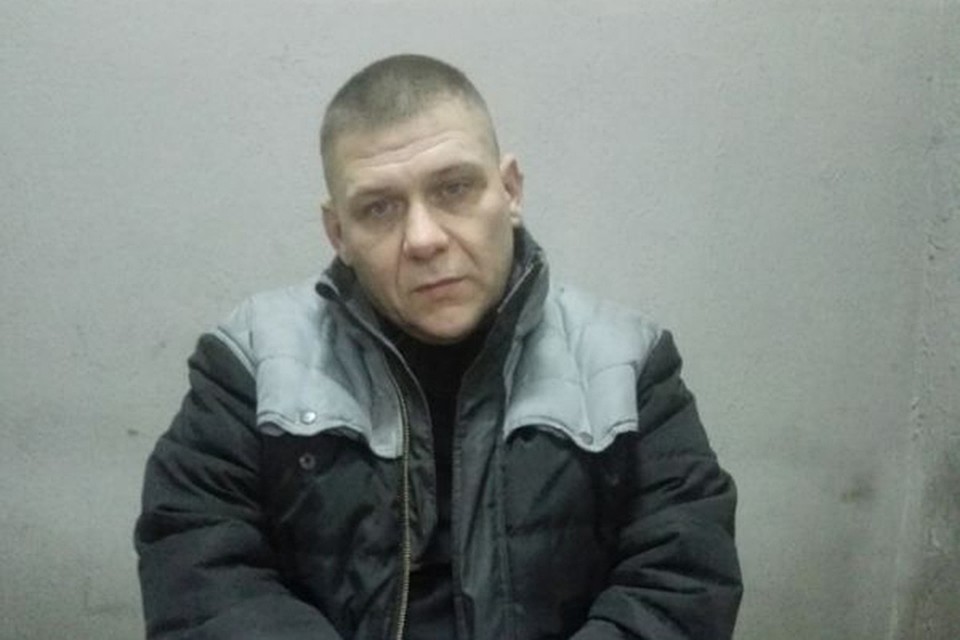 Этот мужчина подсыпал женщинам в напитки неизвестное вещество, чтобы потом изнасиловать и обобрать их. Если вы что-то знаете о его преступлениях, звоните в милицию. Фото: УВД Витебского облисполкома.