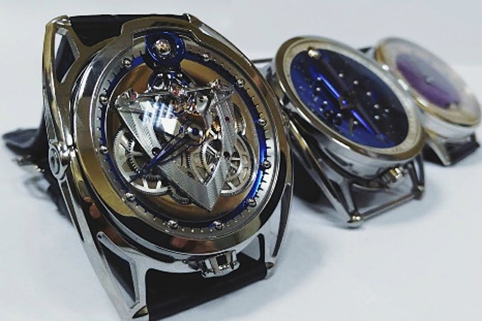 Изъятые у пассажира швейцарские часы De Bethune. ФОТО пресс-службы домодедовской таможни