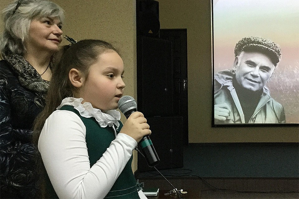 На чтениях было много школьников, и это позиция музея: работать с детьми, передавать им знания и понимание песковского служения природе.