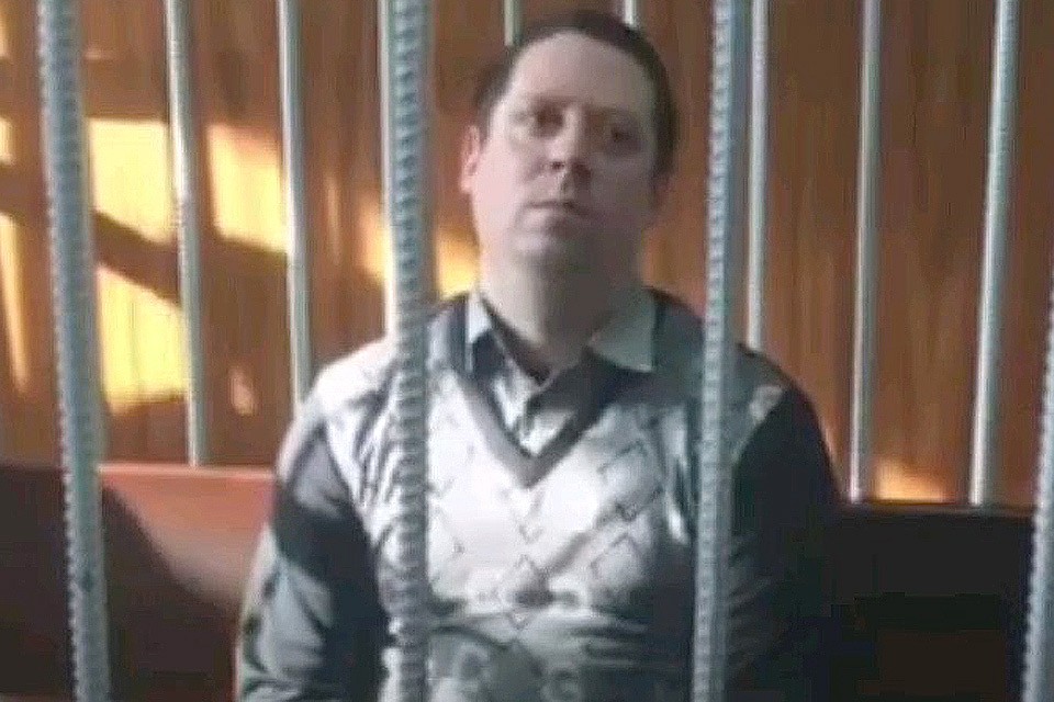Охранник Сергей Антюшин в помещении суда.