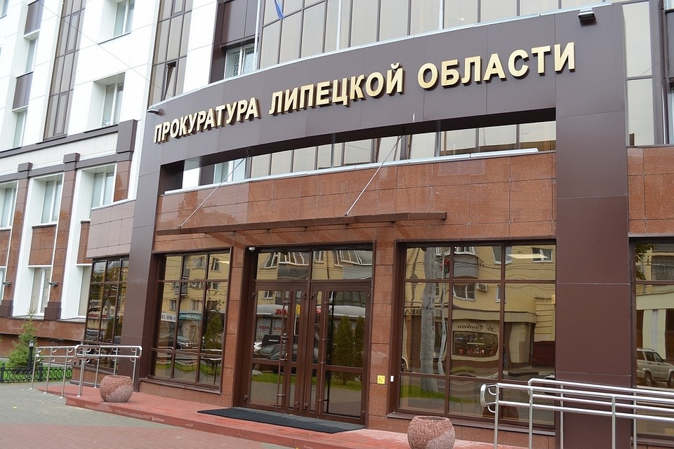 Прокурор обратился в суд, потребовав демонтировать опасные для детей трибуны
