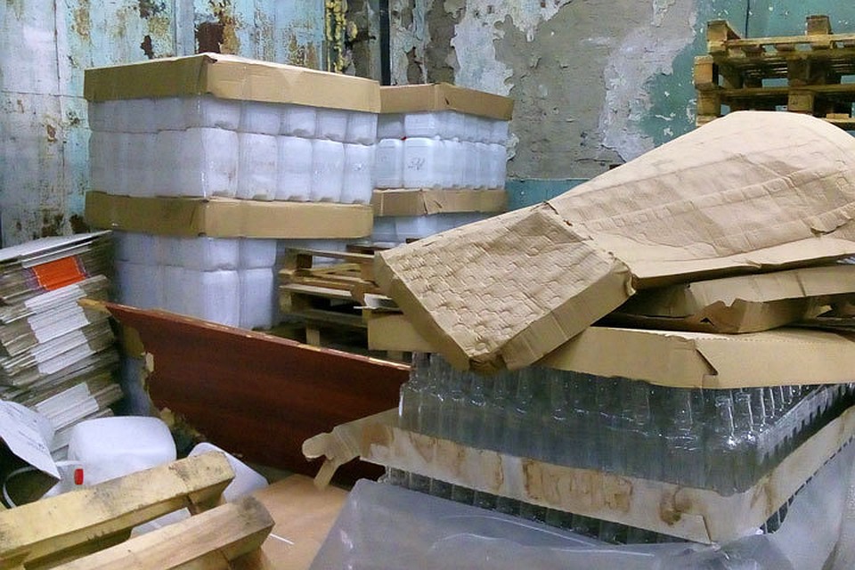 Хранилась нелегальная алкогольная продукция на двух складах в Кировском районе